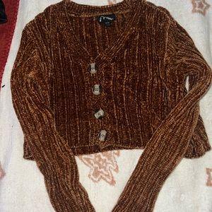 Target Art- Class cropped long sleeve shirt